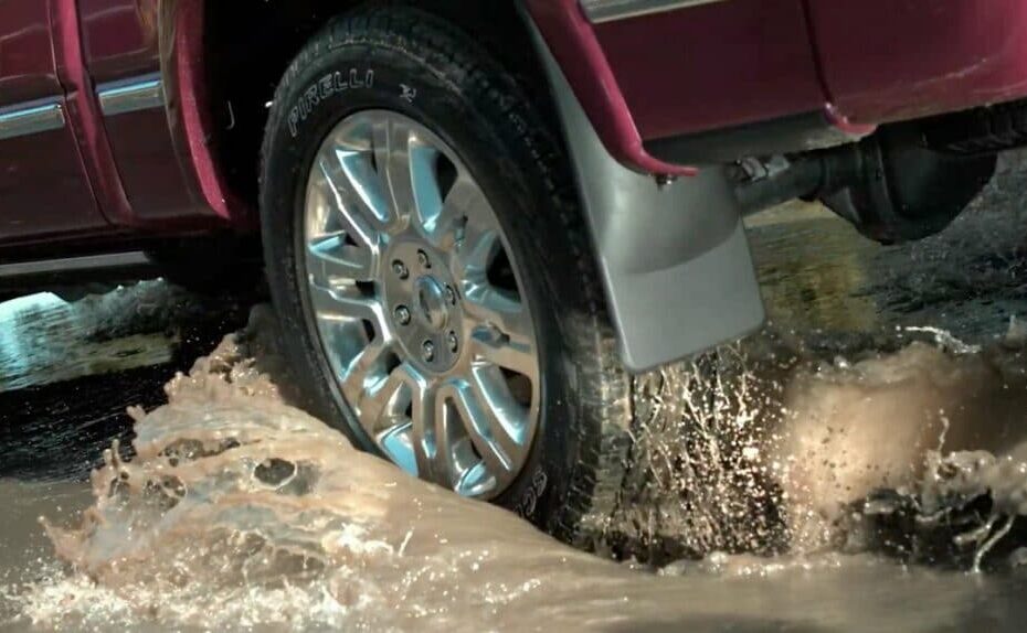 What are the Pros and Cons of Mud Flaps?
